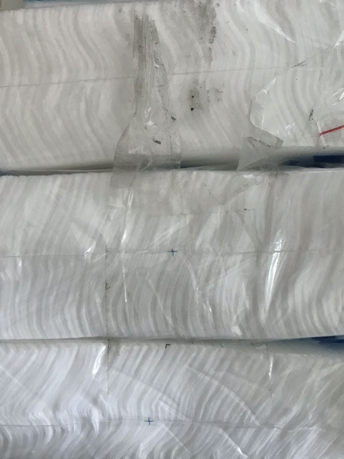 Thấy nhiều người phàn nàn về cách bọc sp. Nên đã gửi *** bên tiki bọc cẩn thận hơn đừng làm sơ bên trong vì là dùng cho bé sơ sinh. Nếu dơ là coi như vứt đi. Và bên tiki nhận phản hồi nhưng lại vẫn để như thế. Đặt Cả gần tháng nay mới giao. Quá tệ cho mọi thứ. Nên mọi người đừng mua sp này nữa. Thấy mà chán Cả bên tiki lẫn bên bán hàng.