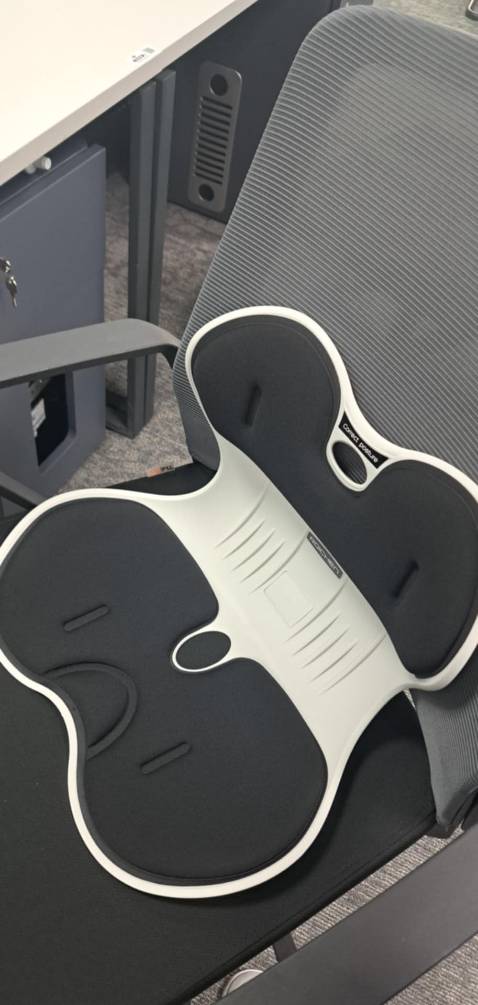 Ngồi dễ chịu, không bị cong lưng