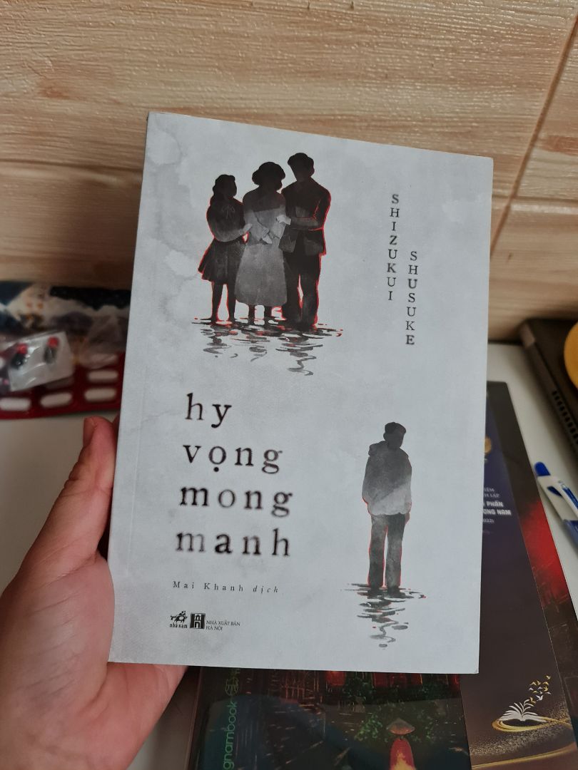 giao hàng nhanh chóng, hơi df 1 tẹo, mua được với giá siêu rẻ là 60k do áp vc 50k từ asa. quyển Tàn lửa cùng tác giả thì hay, quyển này chưa đọc nên chưa biết dung.