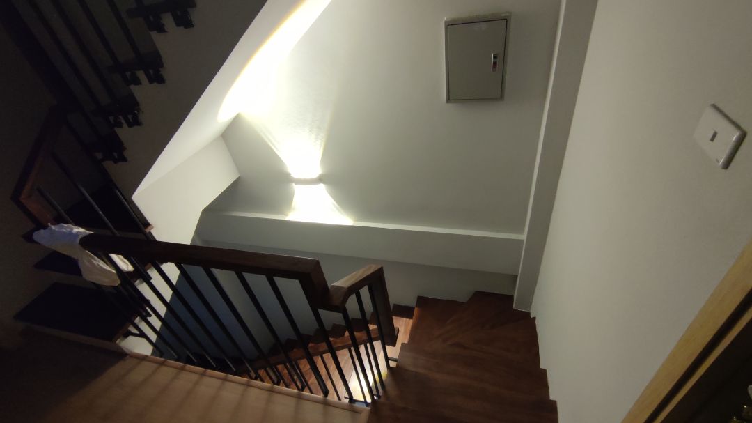 đèn đẹp, nhà mình dùng làm đèn cầu thang rất ok