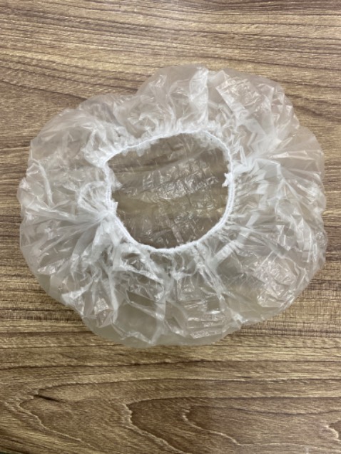 Màng chụp dùng rất tiện, bọc được nhiều kích cỡ nồi tô chén, dùng để trùm nón bảo hiểm cho khỏi ướt cũng okela luôn. một bịch siêu nhiều xài không biết bao giờ mới hết