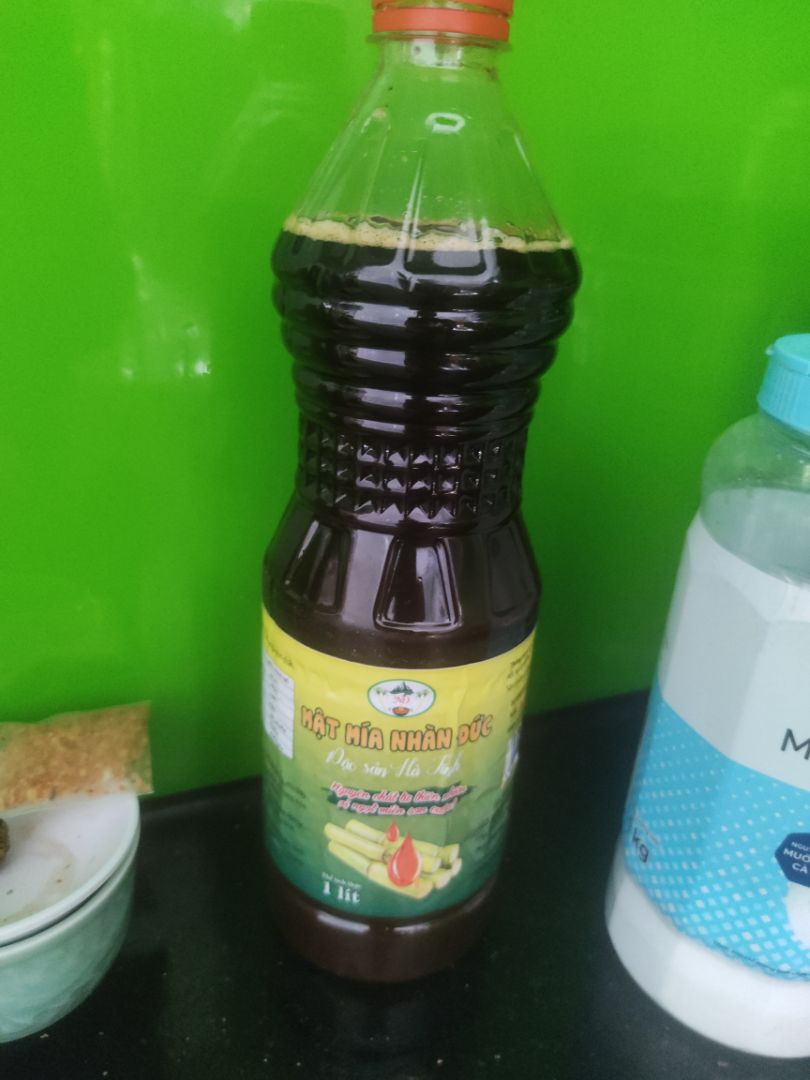 Chai nhựa ko đẹp mắt lắm nhưng chất lượng mật mía thơm dẻo ngon.