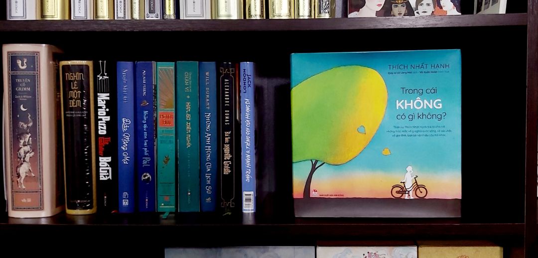 Thiền sư Thích Nhất Hạnh trả lời cho trẻ những thắc mắc về ý nghĩa cuộc sống, về cái chết,  về gia đình, bạn bè và nhiều câu hỏi khác.
Sách được thiết kế đẹp, nhiều hình minh họa sắc màu thu hút các bạn nhỏ. Lối viết đơn giản dễ hiểu. 
Dịch vụ Tiki  nhanh và thuận tiện. Sách được đóng hộp cẩn thận.