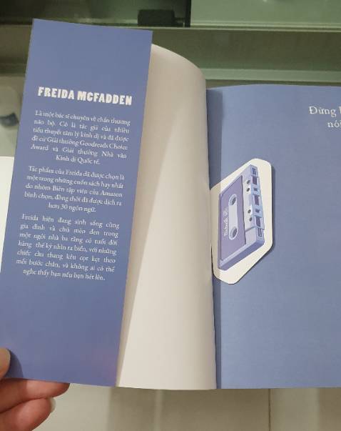 Sách đẹp. Thích nữ tác giả mất rồi. Mong cuốn The Teacher sẽ sớm được phát hành tại VN.
