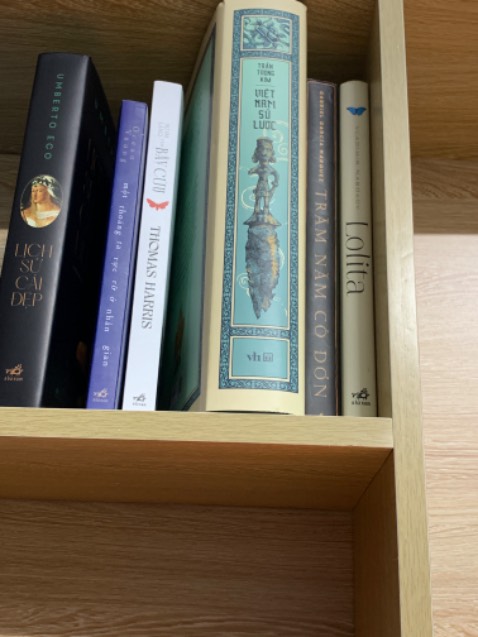 sách chất đẹp, vẫn đúng phong cách của Nhã Nam, mãi iu nhưng phần gáy sách có hơi nát