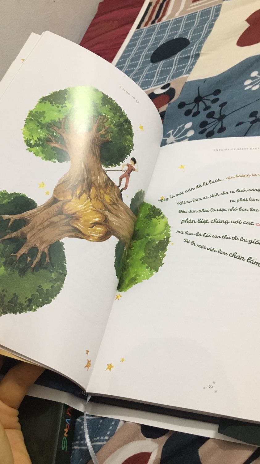 Hàng giao mùa dịch mà siêu nhanh. Đóng gói cẩn thận. A shipper nhiệt tình, hiền lành. M rất hay mua sách Tiki, và vẫn ủng hộ tiếp. Cảm ơn. Ảnh mang tính chất minh họa vì m mua 6-7 cuốn.