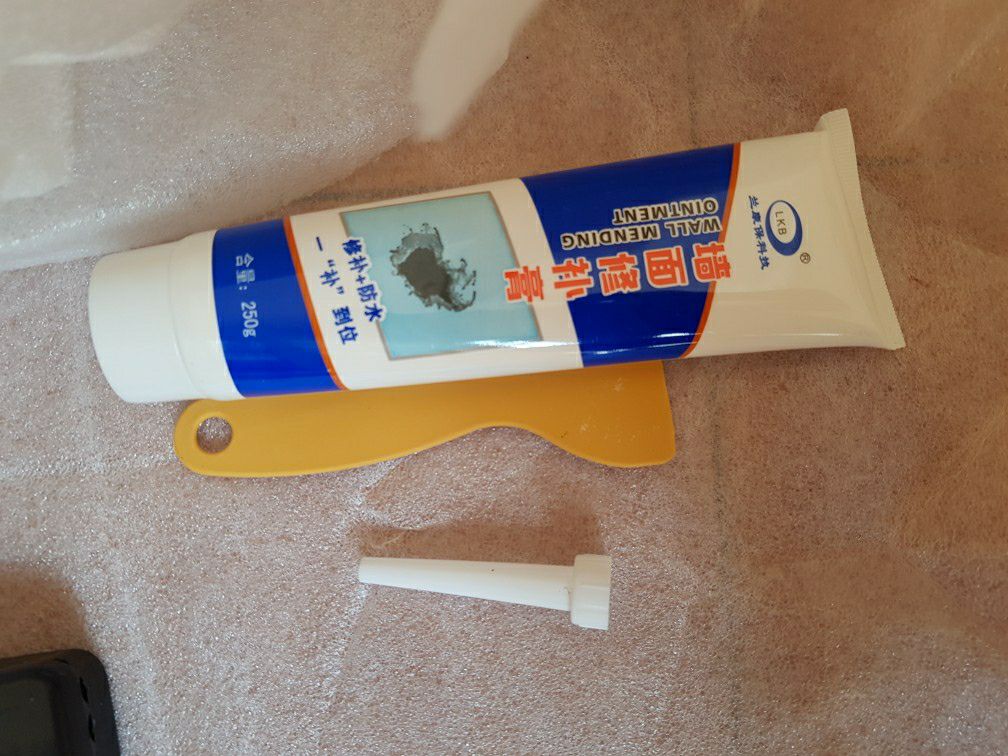 Sản phẩm ok, mùi thơm, dẻo mịn, khá giống chất liệu sơn nước đậm đặc. trét khoảng 10p là khô