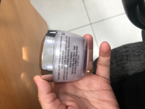 kem giống chất sữa dưỡng thể không bết. mới dùng lần đầu