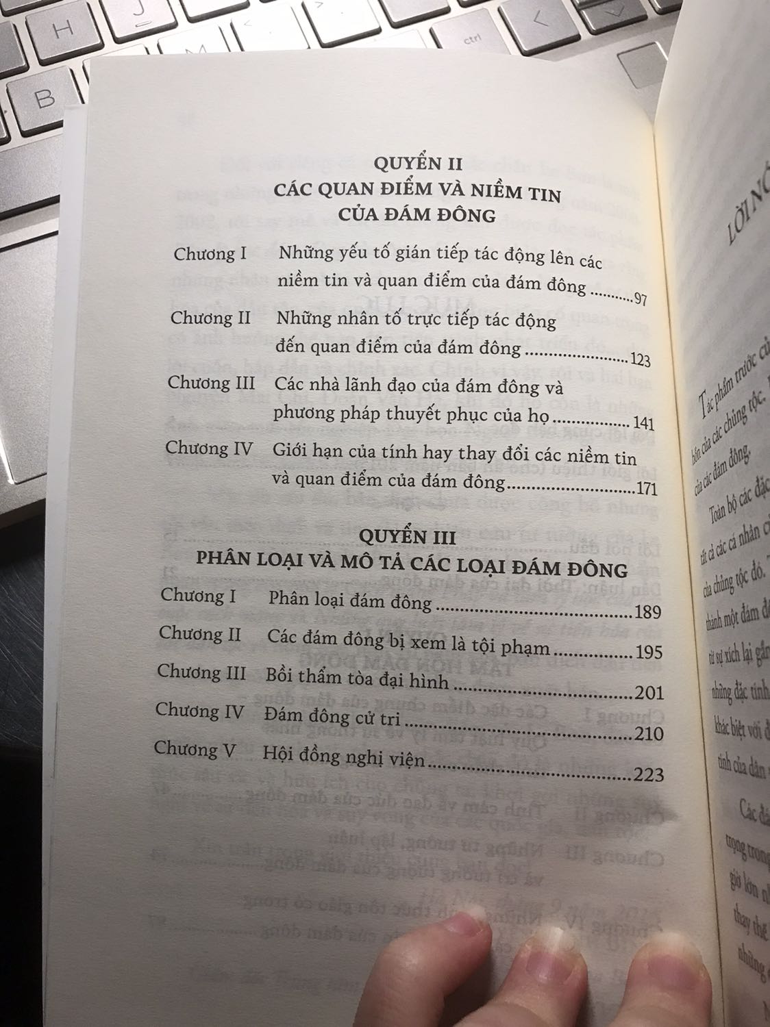 Tiki giao đúng hẹn, tình trạng sách đẹp. Sách này dạng bìa bọc, bìa ở trong đúng kiểu trend monochrome ^^. Theo mục lục thì mình thấy chủ đề sát với tựa sách
