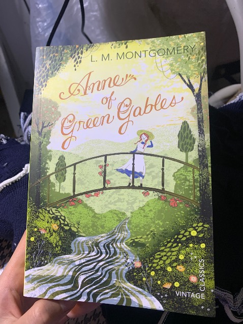 sách đẹp, nhẹ, chất giấy tạm ổn, giá dẻ