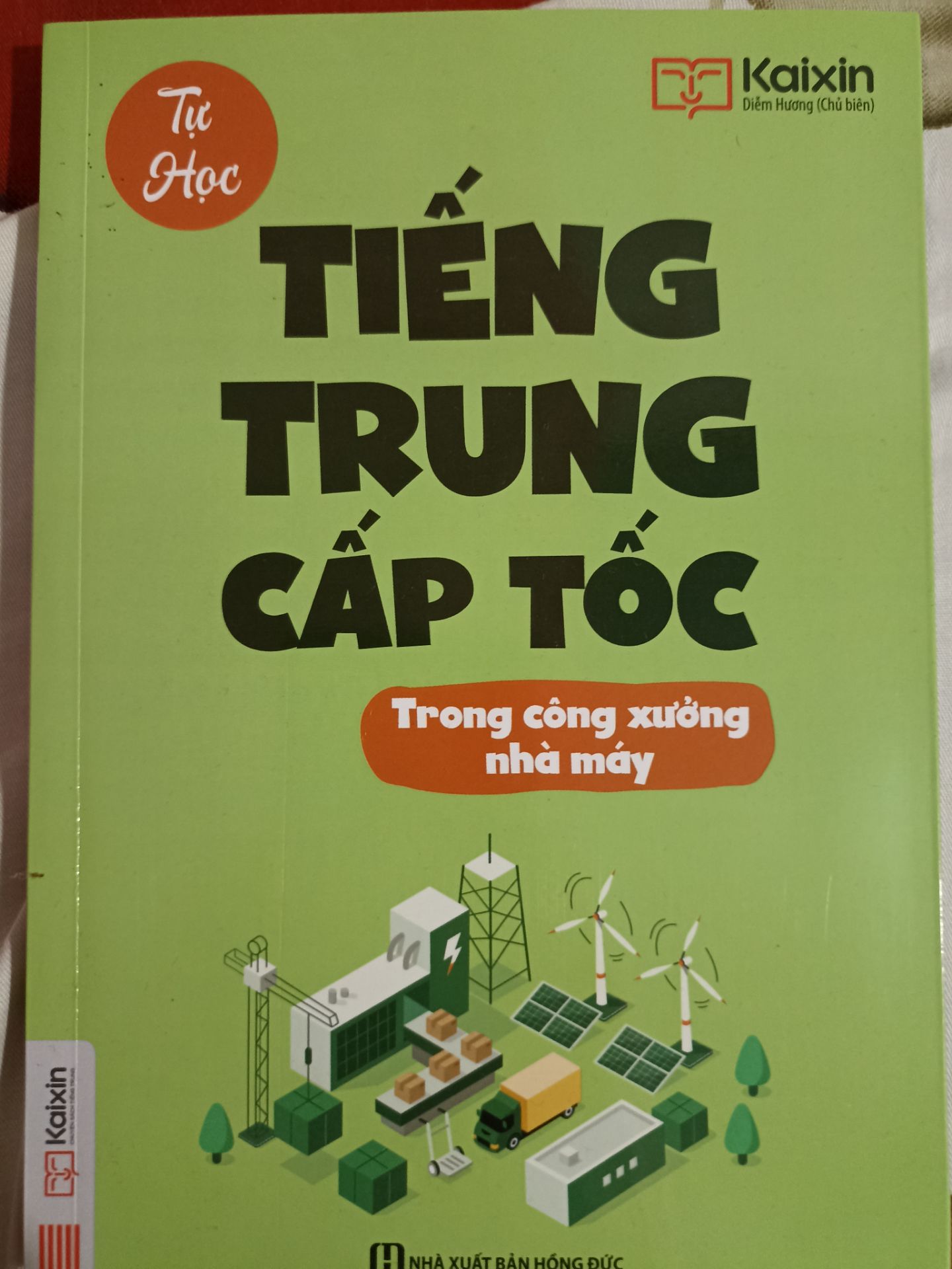 Có phiên âm tiếng Việt cho người Việt tự học, hi vọng học cấp tốc thiệt :)))