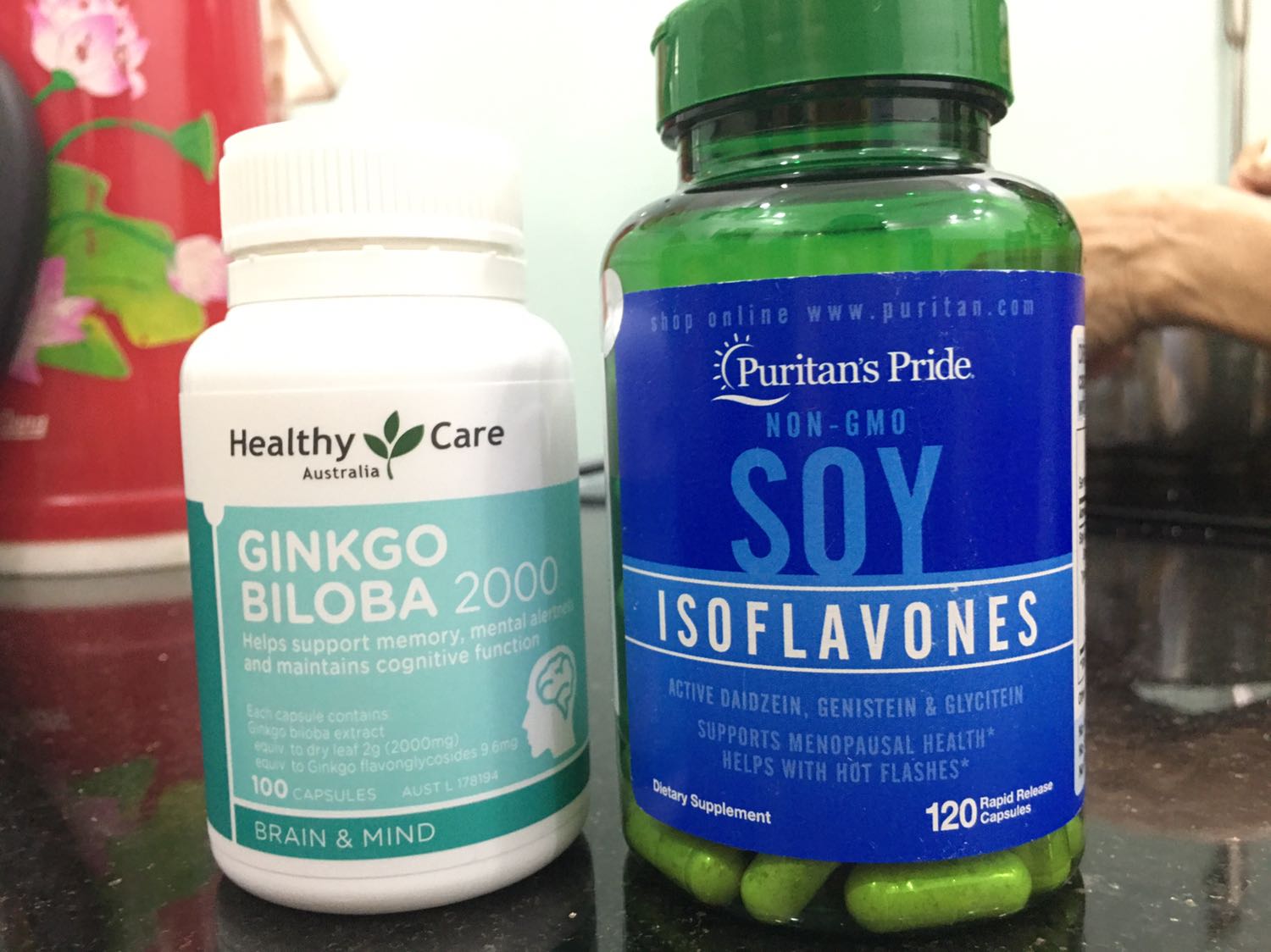 Hai hộp thuốc nhận được không có vỏ hộp, không thấy hướng dẫn kèm theo như tiêu chuẩn. Tại sao hàng thật, hàng chất lượng gốc không lại phải làm như vậy?
:(((
Nghi vấn chất lượng, sẽ không bao giờ mua thuốc của shop này nữa.