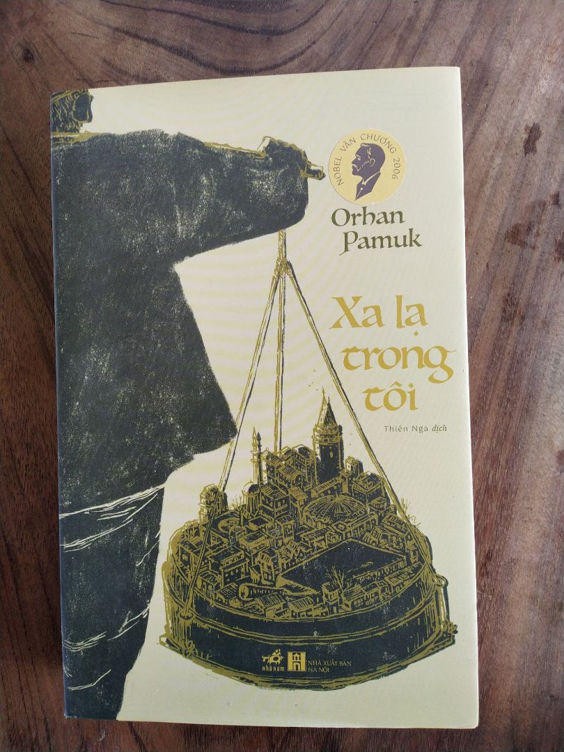 Tác phẩm của Orban Pamuk thì khỏi phải chê. Nhà văn đạt giải Nobel 2006. Đọc hơi khó nhưng mà hay lắm.