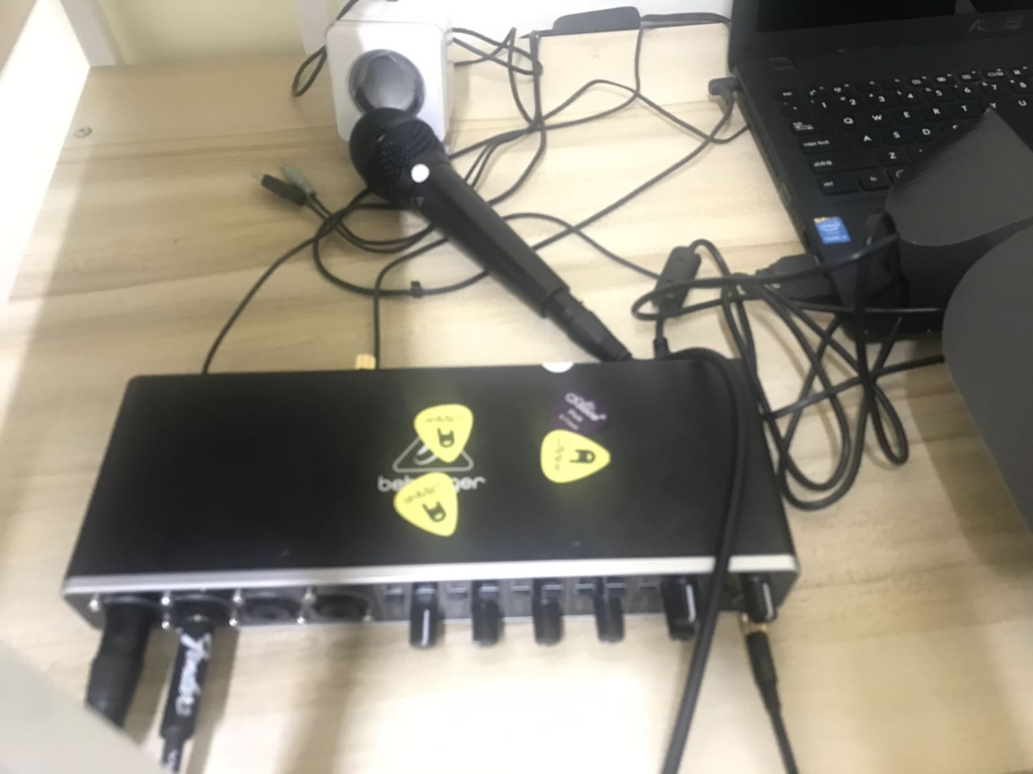 Hàng ok đúng như mô tả. Mua ở Binai nhưng tem bảo hành thì ở shop hoangkhoabao. Vậy lỡ cần bảo hành hay vấn đề khác thì phải làm sao ?