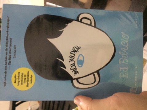 Sách gọn,vìa khá ấn tượng, mình thích màu bìa ^^
Nội dung thì comment sau ạ nhưng đọc review trước thấy siêu ý nghĩa