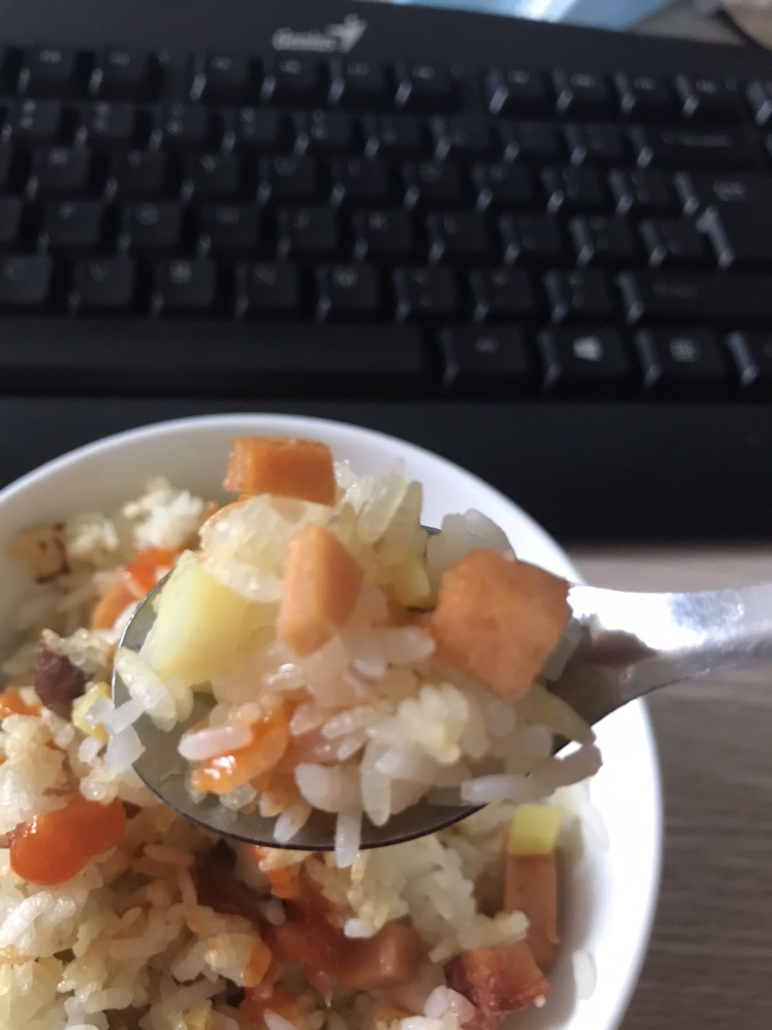 Cũng tạm ổn
Nấu món khô như món rang: cơm rang, khoai Tây sấy; thực phẩm có nước phù hợp hơn: mực nướng, thịt nướng… 
loại này ko phải nồi chiên nên mọi người đừng hiểu lầm công năng giống mình, nó là nồi ko khí đúng hơn, món khô xác định là RANG, sấy. Khi nấu thì cũng phải canh và đảo chứ ko chín đều được.
Dịch bệnh nên giao khá lâu