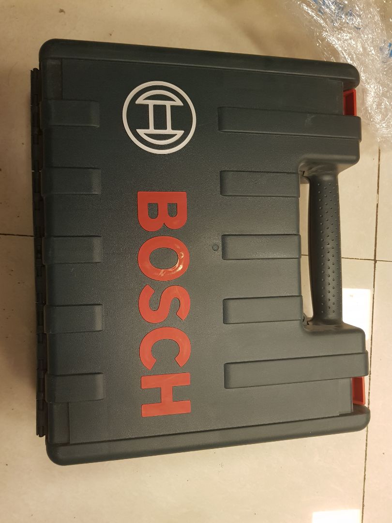 Nhận hàng đúng hẹn, bọc một lớp mút cảm giác không được cẩn thận, vỏ hộp bụi và hơi cũ. Tuu nhiên khoan mới, acitve bảo hành chính hãng, chạy ổn định, phù hợp dùng gia đình, hàng sản xuất malaysia.