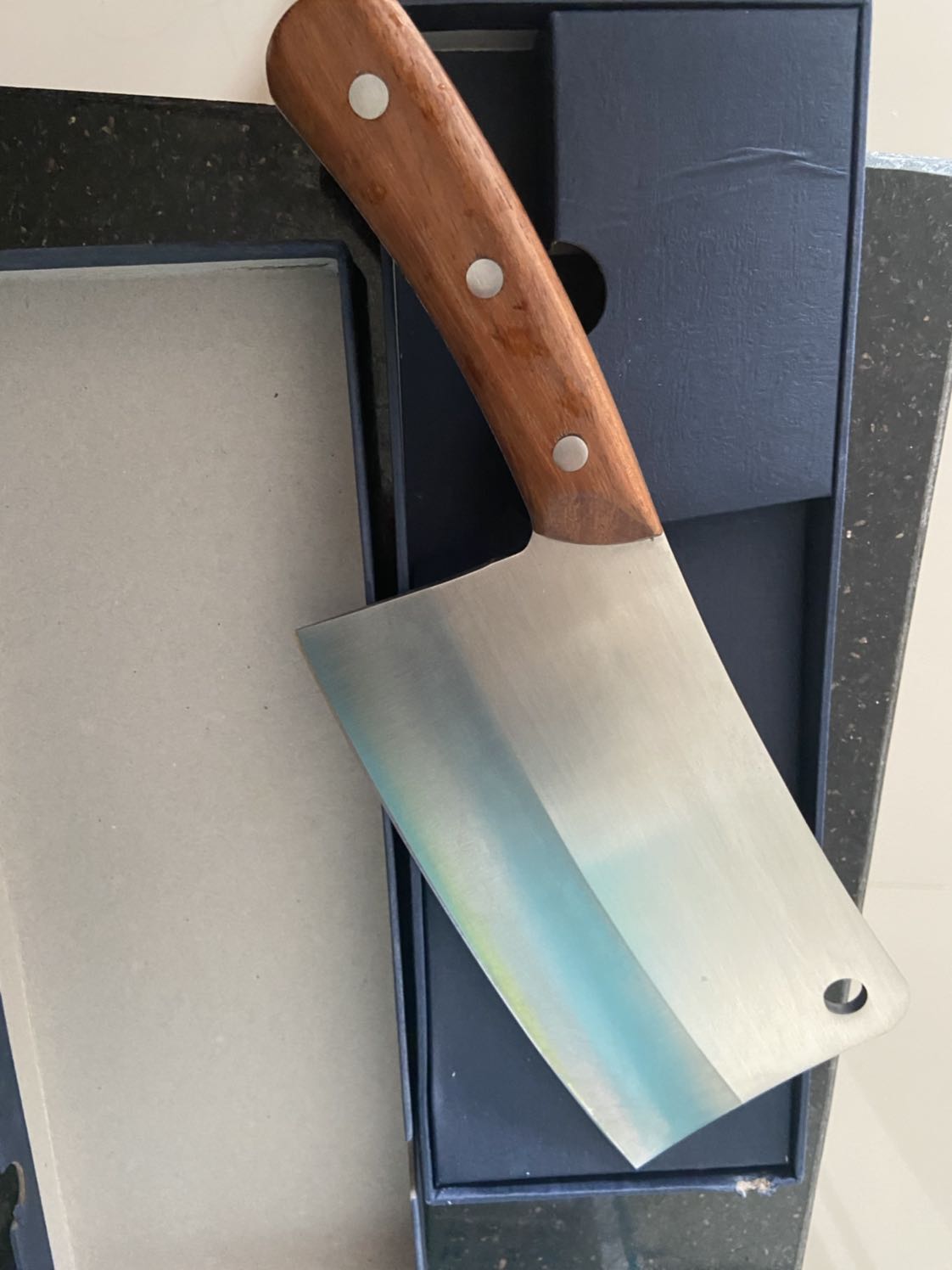 Đóng gói cẩn thận, an toàn. Dao rất chắc chắn, đã dùng thử vừa tay cầm