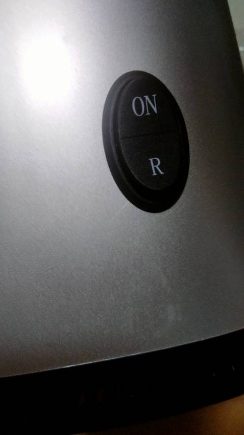 Chọn như hình màu vàng bạc mà shop giao màu xám bạc :( . Bị trầy nữa... cty bán 899k free ship... k biết tiki bán cái gì mà 930k thật thất vọng ...