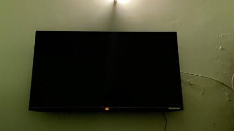 Tivi đúng như mô tả, mới 100%. Chất lượng ổn mà giá lại hợp lí. Nên mua nhé