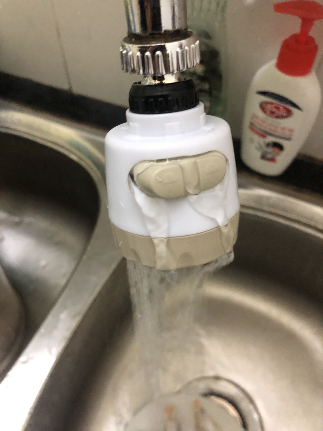 Vòi bị rò nước đúng chỗ công tắc. Nước chảy yếu. Ko ưng, nhưng ko đòi đổi trả vì hiểu giá cả đi kèm chất lượng. Ko có ý định mua lại, và ko khuyến khích ng khác mua sản phẩm này!!!