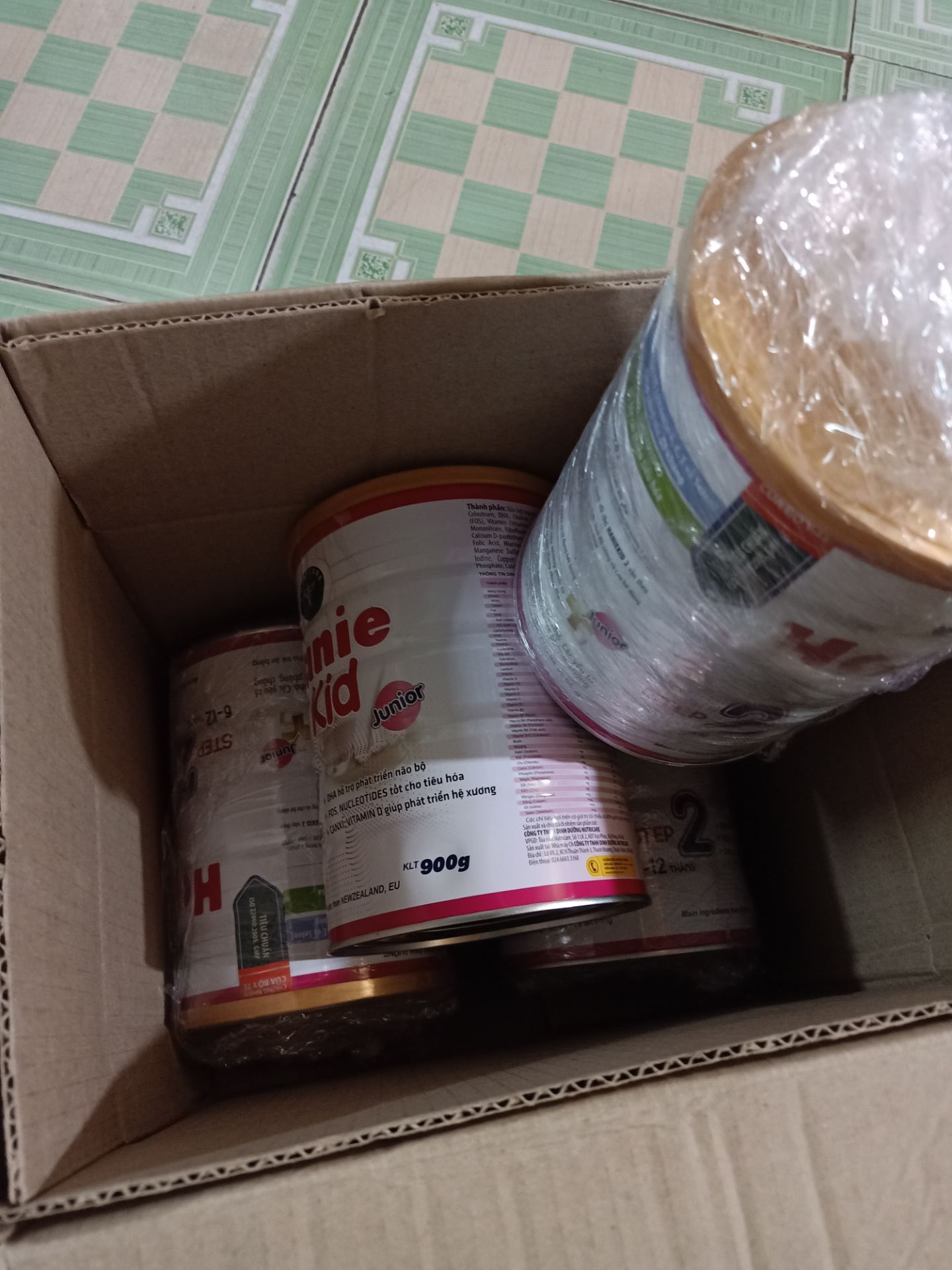 lần đầu mua sữa trên tiki..quất luôn 4h ..giao hàng nhanh 2 ngày có rồi...chất lượng sữa OK ?