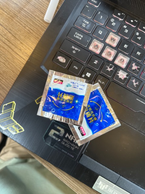 Viên sủi này mình đã sử dụng rất nhiều ròi nên ko cần bàn về chất lượng. Sử dụng tiện lợi, có thể mang đi mọi nơi mà ko cần phải nghĩ xem có bị tốn diện tích hay ko. Xịt lên gạt sạch trơn, 10 điểm cho sản phẩm