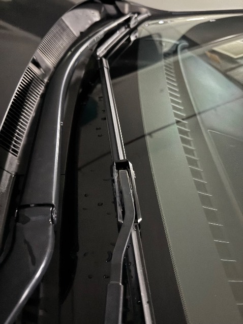 Mới Mua 2 cây gạt 24" và 18". Cây 24" thì ok, còn cây 18" thì gạt khô ok, êm ái, nhưng có nước trên kính thì bị trượt, phát ra tiếng kêu rất khó chịu. Shop cho hướng xử lý trường hợp này. Tks Mới Mua 2 cây gạt 24" và 18". Cây 24" thì ok, còn cây 18" thì gạt khô ok, êm ái, nhưng có nước trên kính thì bị trượt, phát ra tiếng kêu rất khó chịu. Shop cho hướng xử lý trường hợp này. Tks