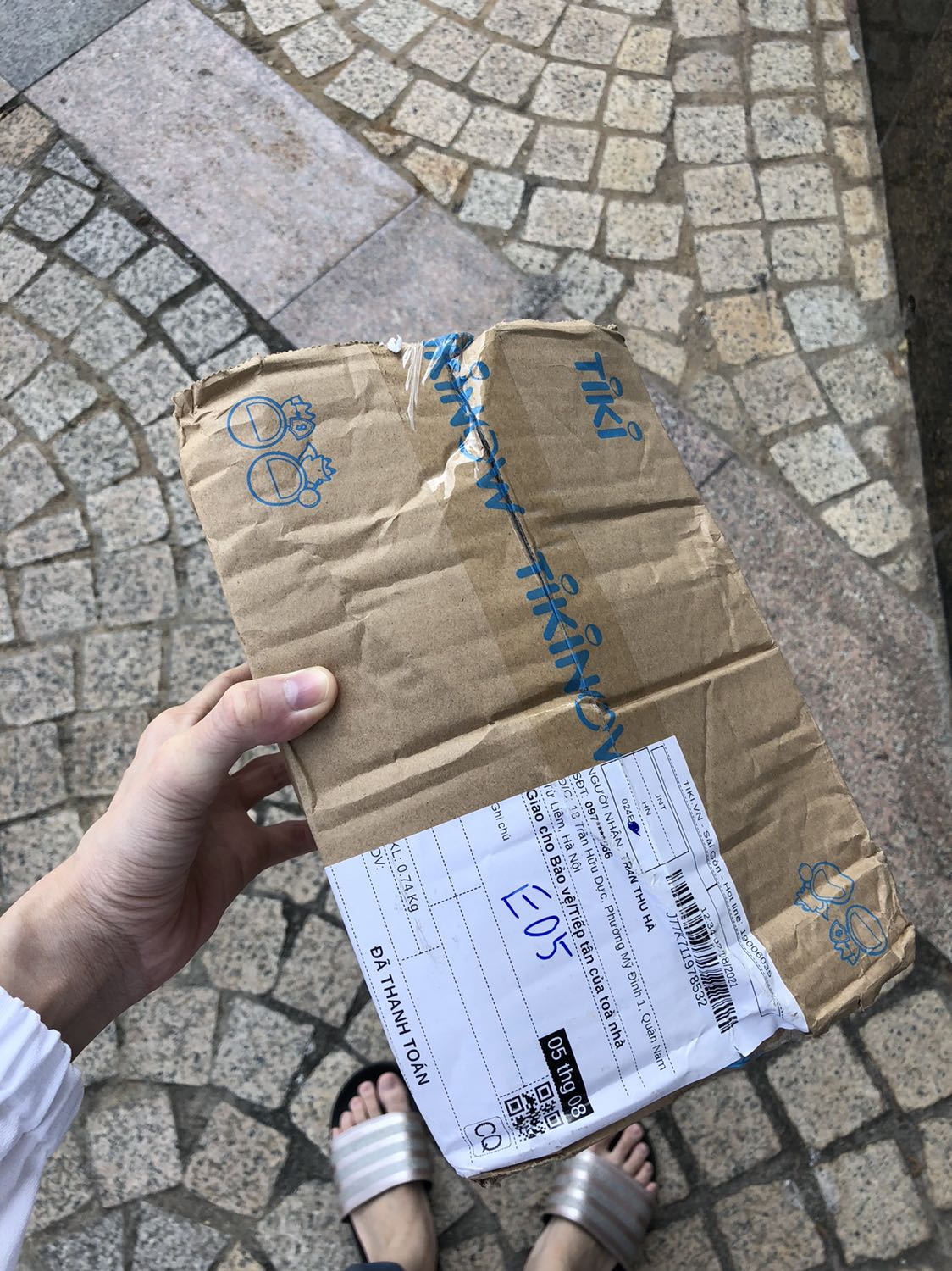 Hộp giao bị móp tùm lum khiến cho cho sản phẩm bên trong cũng bị móp. Cũng may là ruột là miếng dán mụn mỏng nên ko bị hỏng vẫn dùng được. Tiki chú ý vận chuyển giúp mình. Hộp giao bị móp tùm lum khiến cho cho sản phẩm bên trong cũng bị móp. Cũng may là ruột là miếng dán mụn mỏng nên ko bị hỏng vẫn dùng được. Tiki chú ý vận chuyển giúp mình.