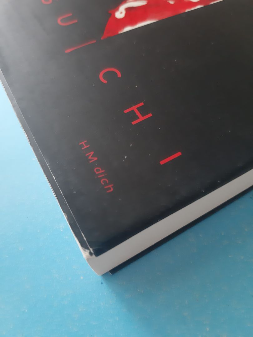 Tiki đóng gói ẩu cực kì , đây là lần đầu mình mua sách ở Tiki nhưng quá là thất vọng , sau này mình sẽ hạn chế mua sách ở Tiki.
Đóng gói kiểu gì mà chỉ có 1 thùng carton ở ngoài thôi , không có chống sốc gì hết nên sách mới bị gãy góc , lỗi (như ảnh) vậy thôi.
Ngoài nhưng vấn đề đó ra thì sách cũng không được bảo quản tốt nữa , cũ , trầy xước bìa 
Đang dịch nên mình bỏ qua việc ship hàng lâu hơn tháng 1 nên 1* là dành cho chất lượng sách và cách đóng gói hàng của Tiki.