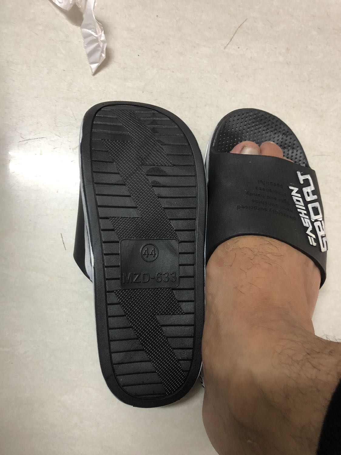 Dép size 44 mà mà mang vào ko khác gì 39,40. Đề nghị shop xem lại hoàn tiền.