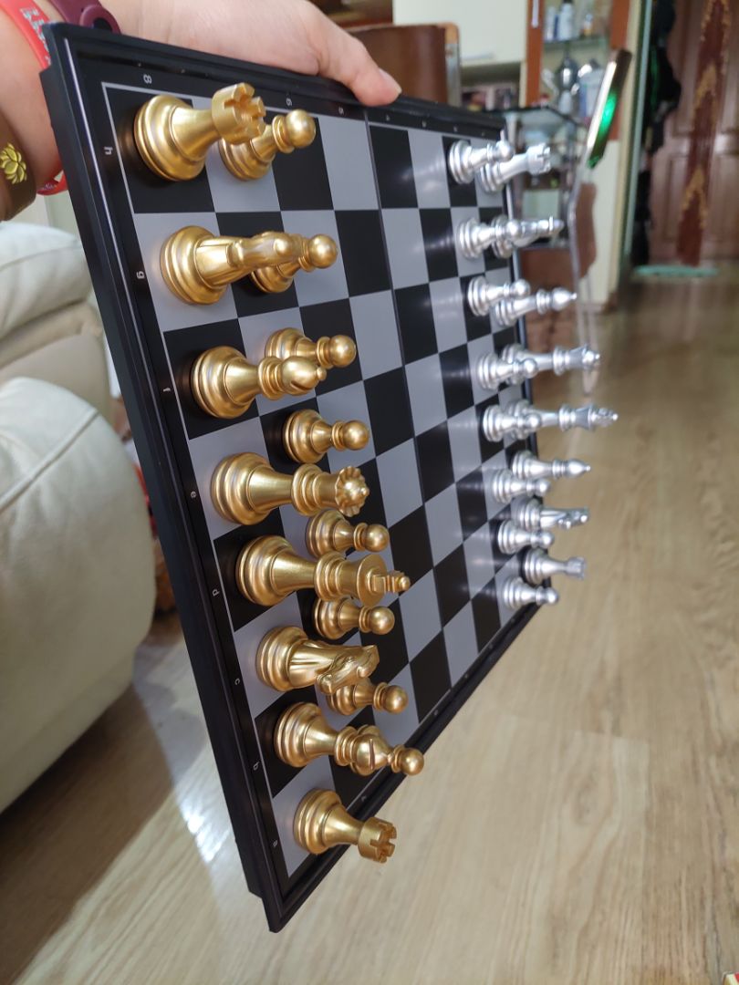 Sản phẩm đẹp đúng quảng cáo. Nam Châm hít tốt lật bàn cờ mà ko rớt con nào.