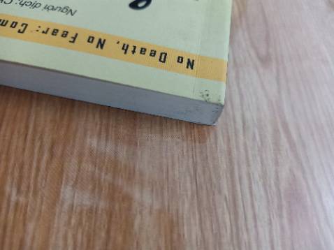 Mình đặt Tiki Now nên giao rất nhanh, đóng gói có miếng màng bọc bảo vệ sách khá tốt nhưng nói riêng về sản phẩm mình thấy có dấu vết đã qua sử dụng và ở góc cạnh của sách thì có vết bẩn. Về phần nội dung mình chưa trải nghiệm nên sẽ nhận xét sau. Lần này đặt hàng trên Tiki mình khá thất vọng về sản phẩm ( không bao gồm nội dung).