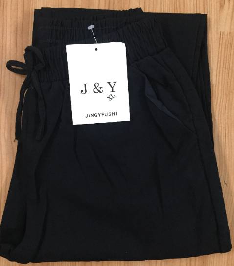 Tôi rất hài lòng về chiếc baggy này. Bỏ ra 1 số tiền nhỏ nhưng lại có một trang phục gọn gàng lịch sự. Quần may rất khéo, mặc vào rất đẹp người. Tôi mong mọi người biết đến mặt hàng để mặc lịch sự khi đi đây đó. 
Tôi cũng đánh giá cao trách nhiệm của shop với khách hàng. Shop quả thật là 1 cửa hàng được mọi người đánh giá rất có uy tín. Thank you.