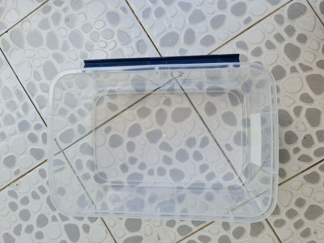 Shop giao hàng đủ số lượng. Có hộp bị mất 1 bên gài. Đã nhắn tin và shop cũng đã chuyển bù hàng thiếu. Sẽ ủng hộ lần mua hàng tiếp theo.