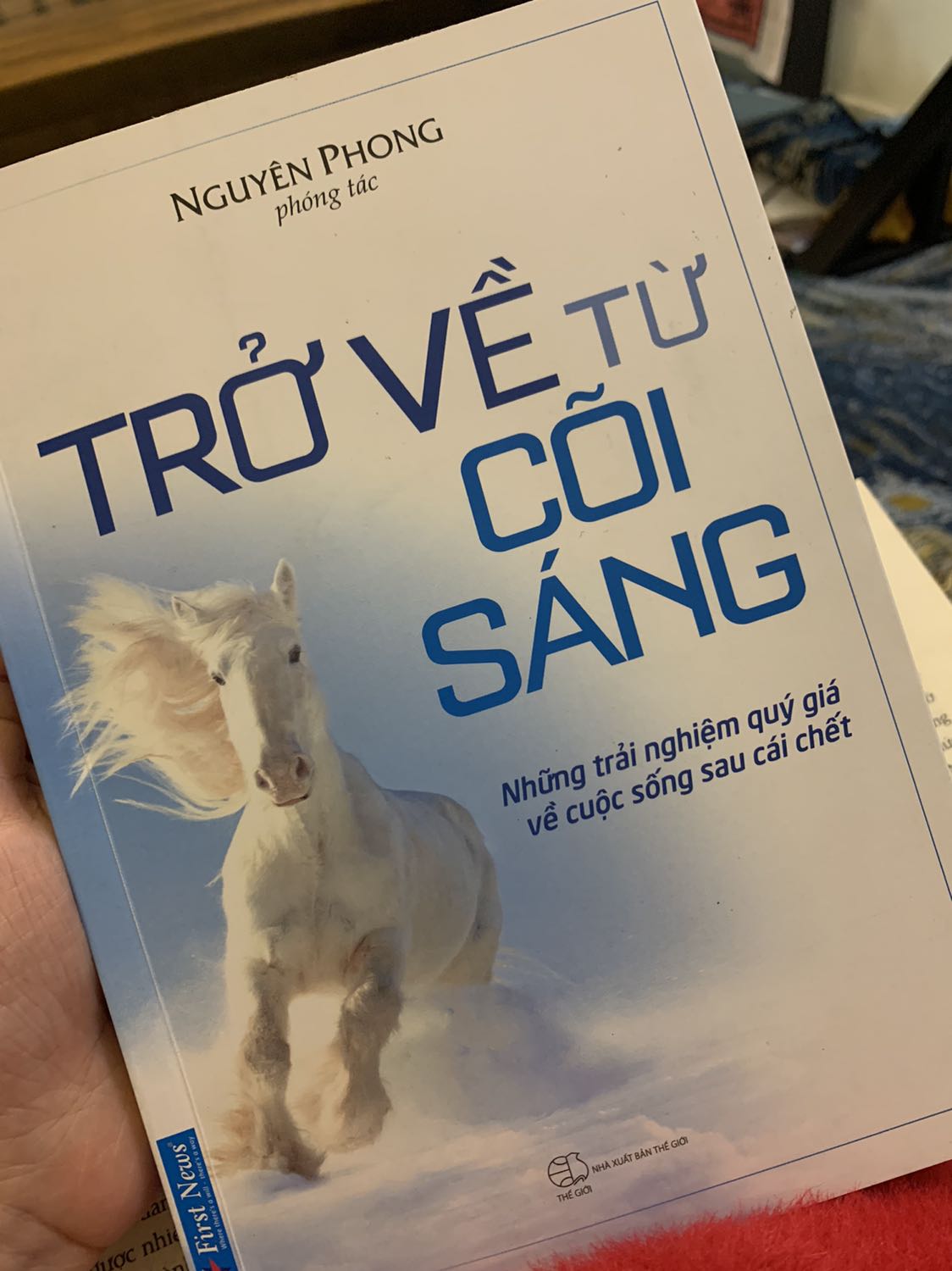 Như tựa đề đã nói lên nội dung quyển sách, là một món quà tinh thần dành cho những người muốn hiểu hơn về thế giới sau cửa tử, để chuẩn bị tâm lí cho chính mình và cách nhìn nhận về sự ra đi của những người xung quanh. Không chỉ thế còn có thể củng cố thêm niềm tin vào lý tưởng chói sáng nhất, tất cả chúng ta đều là con của Ngài, không một ai là cô đơn cả.