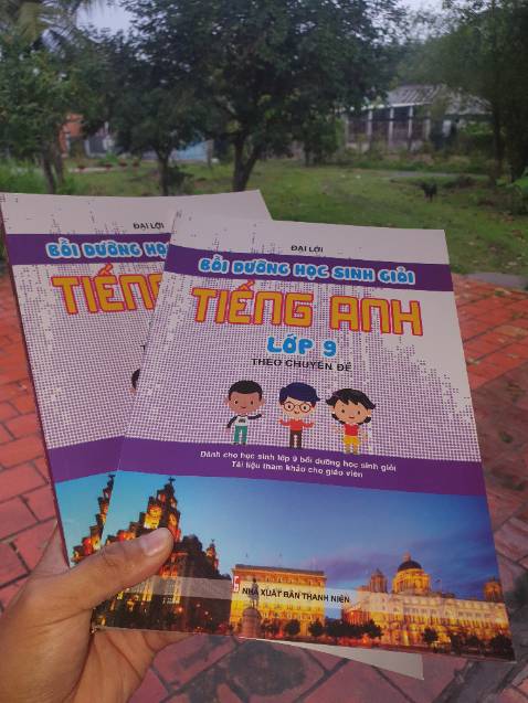 Cháu mình mua và tự luyện. Và kết quả như ý. Có lý thuyết, hướng dẫn  sử dụng ngữ pháp bằng Tiếng Việt. Có bài tập và có cả bài tự ktra( có kết quả). Hay lắm.