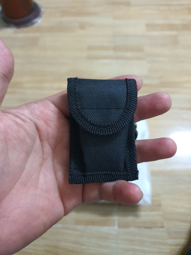 Hàng đẹp, móc vô balo, chìa khóa đều tiện, cán xoay bằng con tán nên dùng 1 thời gian chắc chắn sẽ lỏng. Nhưng với giá 37k thì ko có gì để chê.