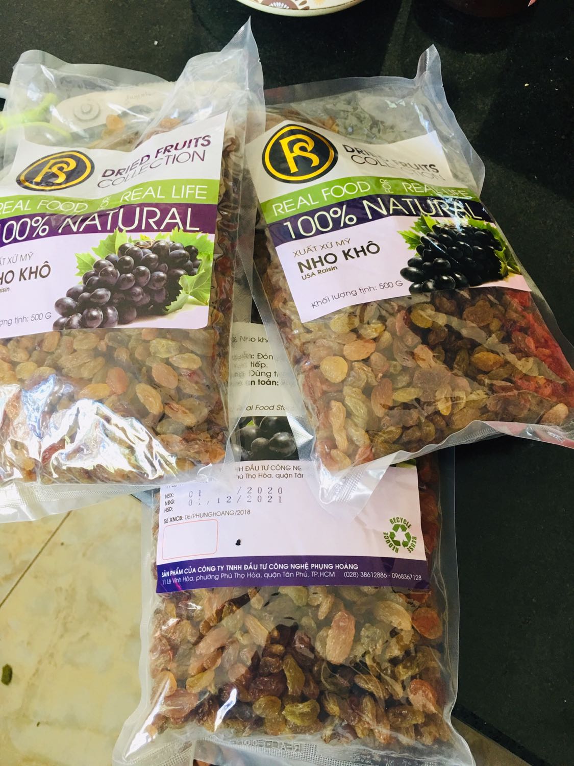 Mua 3 túi loại 500gr, tính để dành ăn Tết. Thấy nho đều, đẹp, chắc là ngon rồi. Mình còn đặt mua thêm loại vàng nữa cho đủ màu. Mua 3 túi loại 500gr, tính để dành ăn Tết. Thấy nho đều, đẹp, chắc là ngon rồi. Mình còn đặt mua thêm loại vàng nữa cho đủ màu.