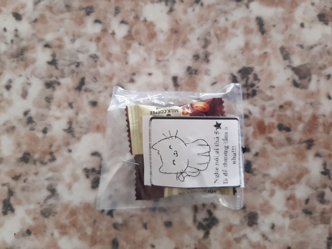 Sản phẩm đẹp,Shop gói hàng cẩn thận chu đáo, cẩn thẩn chu đáo từng chi tiết nhỏ. Chuyên nghiệp
Shipper giao hàng nhiệt tình thân thiện chuyên nghiệp.
Mọi người nên mua sản phẩm ủng hộ shop nhé!