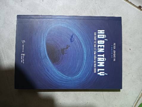 Sách mở ra bìa đẹp nhưng đóng gói bên trong còn hơi bẩn nha nhưng hong sao hết tui sẽ ủng hộ shop tiếp ♥️♥️