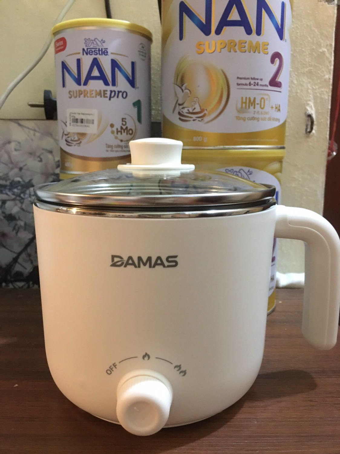 Sản phẩm nhỏ gọn đẹp, giá tiền hợp lý, lòng nồi là inox không gỉ bóng loáng, thiết kế tuy đơn giản nhưng tỉ mỉ sang trọng ko màu mè như các hãng khác. Trước khi đặt cũng tham khảo rất nhiều hãng nhưng tình cờ thấy được sản phẩm này của hãng, cũng hơi lăn tăn vì sản phẩm thấy mới đăng bán nhưng đọc mô tả sản phẩm thấy phù hợp với nhu cầu của mình và hơn nữa là giá thành tương đối ổn so với mặt bằng chung lại còn được bảo hành 12 tháng lận nên rất là yên tâm luôn. Khi nhận hàng thì thấy rất ưng ý vì đẹp hơn mình nghĩ ^^ *** nồi còn có tem bạc chống hàng giả rất uy tín luôn