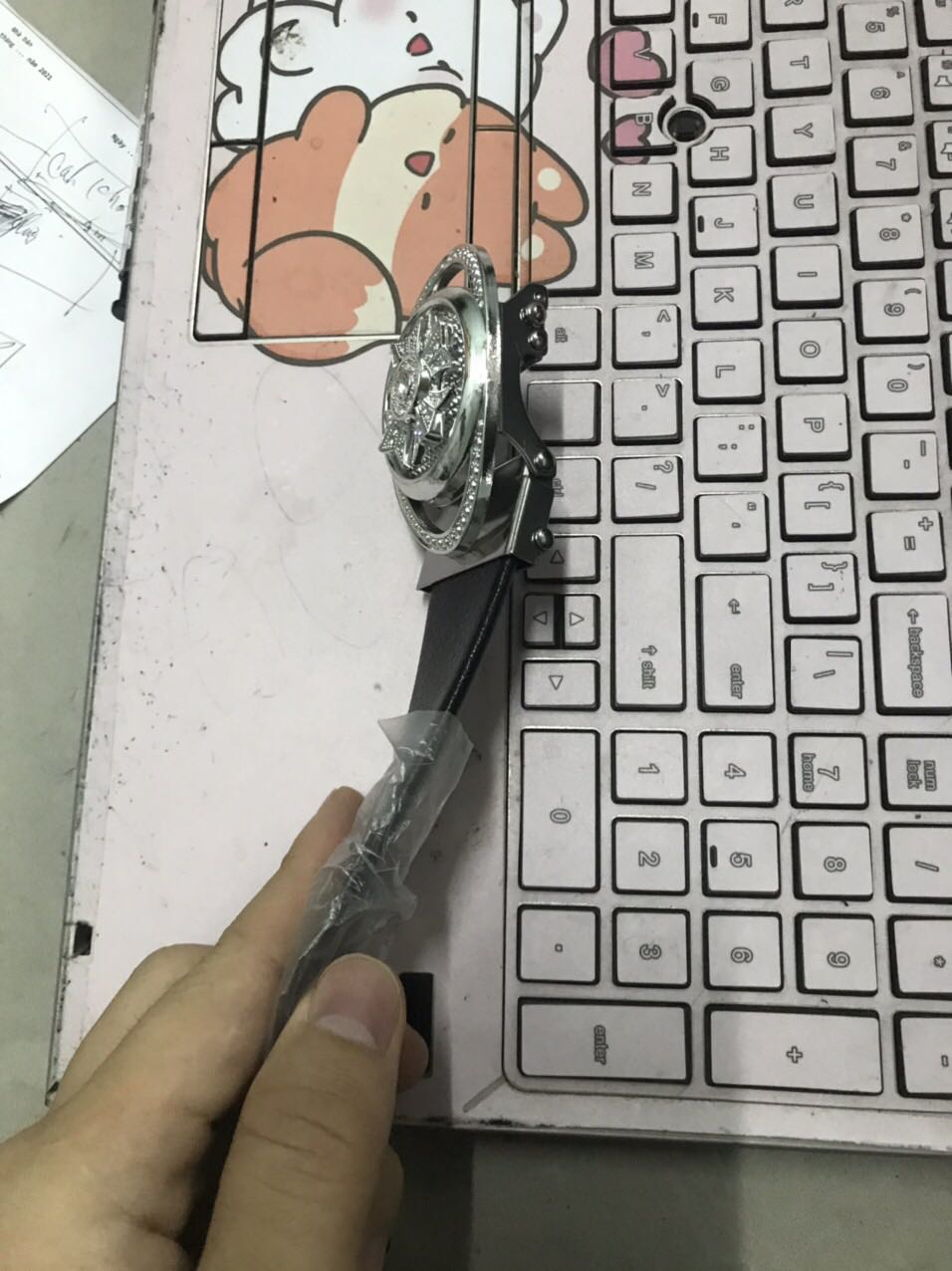 Thắt lưng đẹp quá. Mặt cánh hoa bên trong có thể xoay tròn luôn. Nhìn đinhs hạt rất sang. Sản phẩm giá rẻ mà cứ tưởng hàng siêu cấp vậy. ❤️❤️