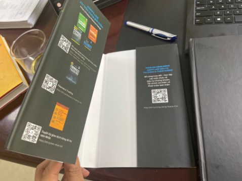 Sản phẩm như sách in lậu, ko tem mác, đóng gói kém bị móp hết góc