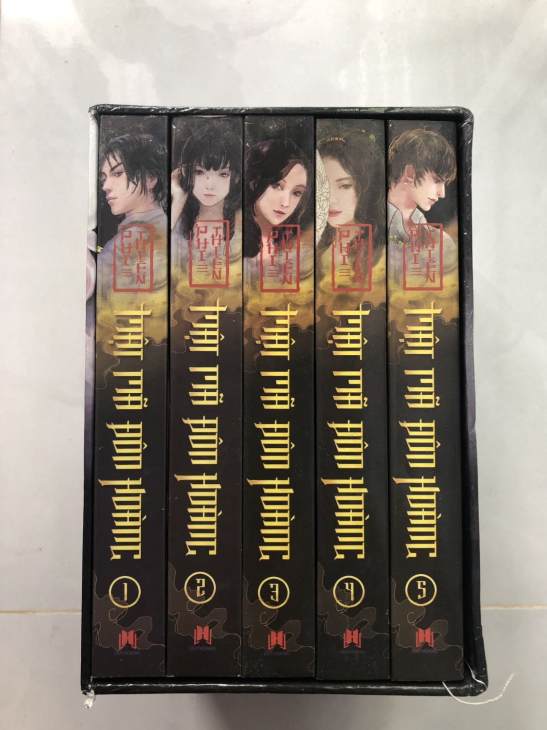 Sách Nhà Huy Hoàng thì quá đẹp rồi.. săn sale trên Tiki vừa được giá tốt mà có thêm được mã gg nữa nên bộ này mình mua ở giá 2xx thôi..