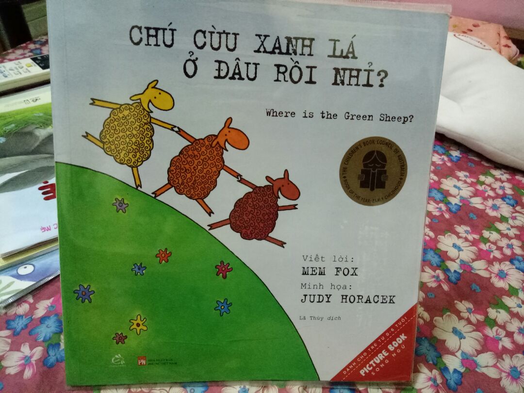 Cuốn sách rất hay. Bé nhà mk rất chăm chú lắng nghe. Có rất nhiều cặp từ trái nghĩa, con có thể học được từ cuốn sách.