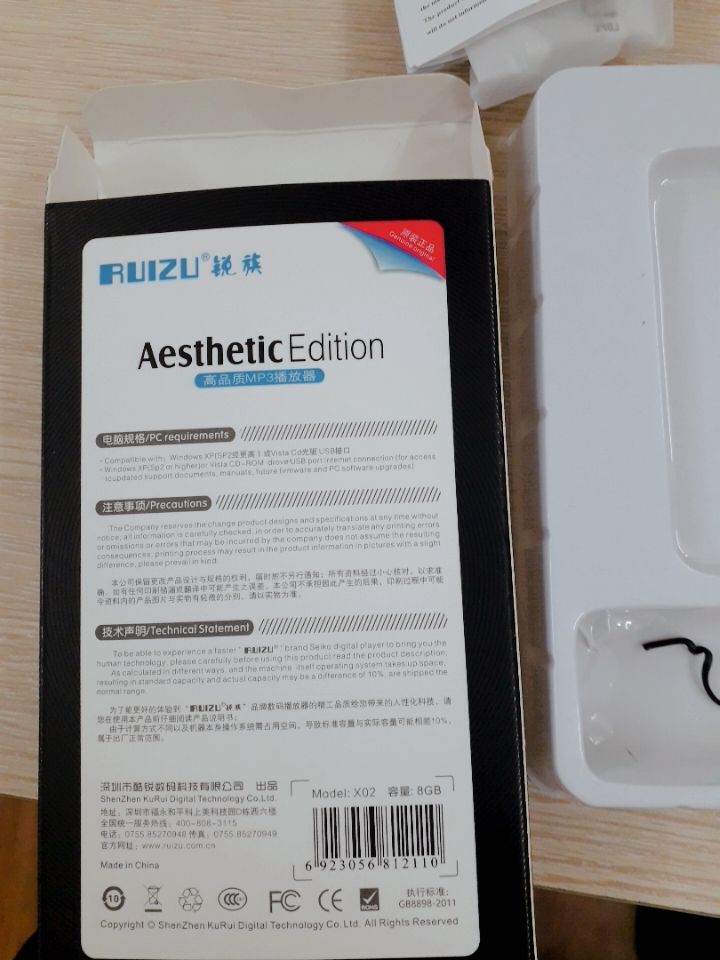 Tiki mới giao lên copy nhạc vào máy tầm 5-10' xong mở nhạc thì không nghe được gì hết. Máy nhẹ, mỏng, chất lượng kém quá. máy không định dạng ngôn ngữ, nhìn tên bài hát nhảy font hết, bấm nút play mà cứ k nghe nhạc hay bất kì âm thanh nào hết. made in china