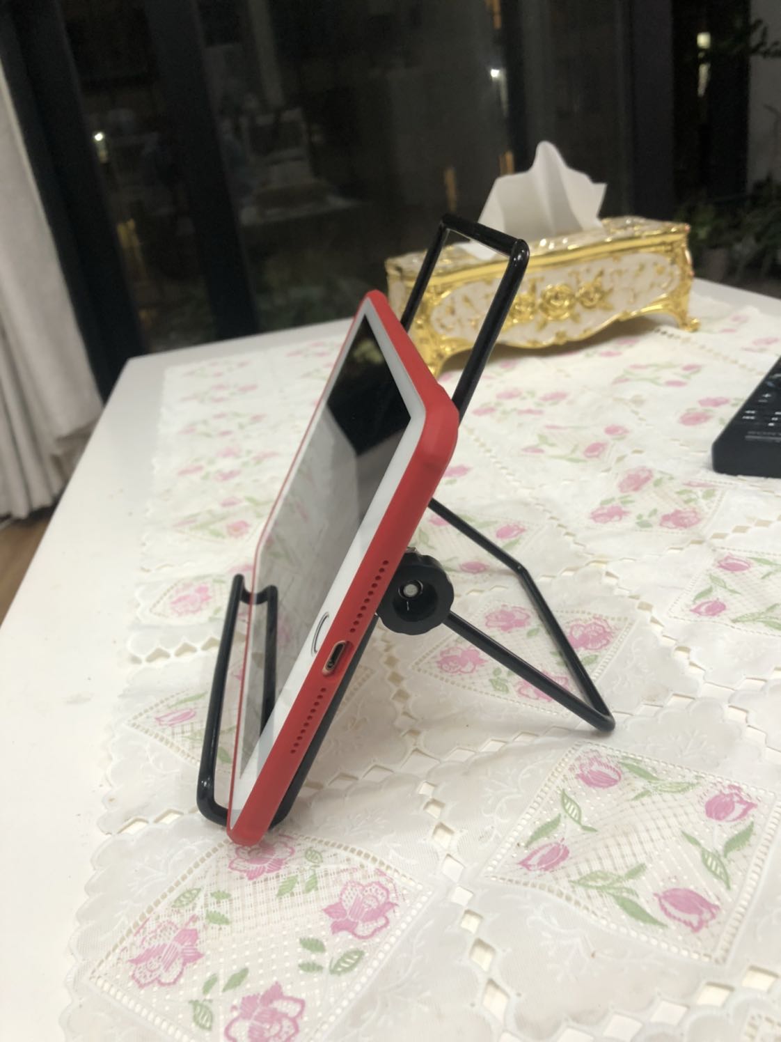 Ưu điểm: ốp nhẹ, đẹp, nhìn sang chảnh như hình
Nhược: bám bẩn vân tay, 
Lưu ý: ảnh chụp với iPad mini 5 đã dán cường lực, các bác yên tâm dán cường lực để bảo vệ trước và sau.