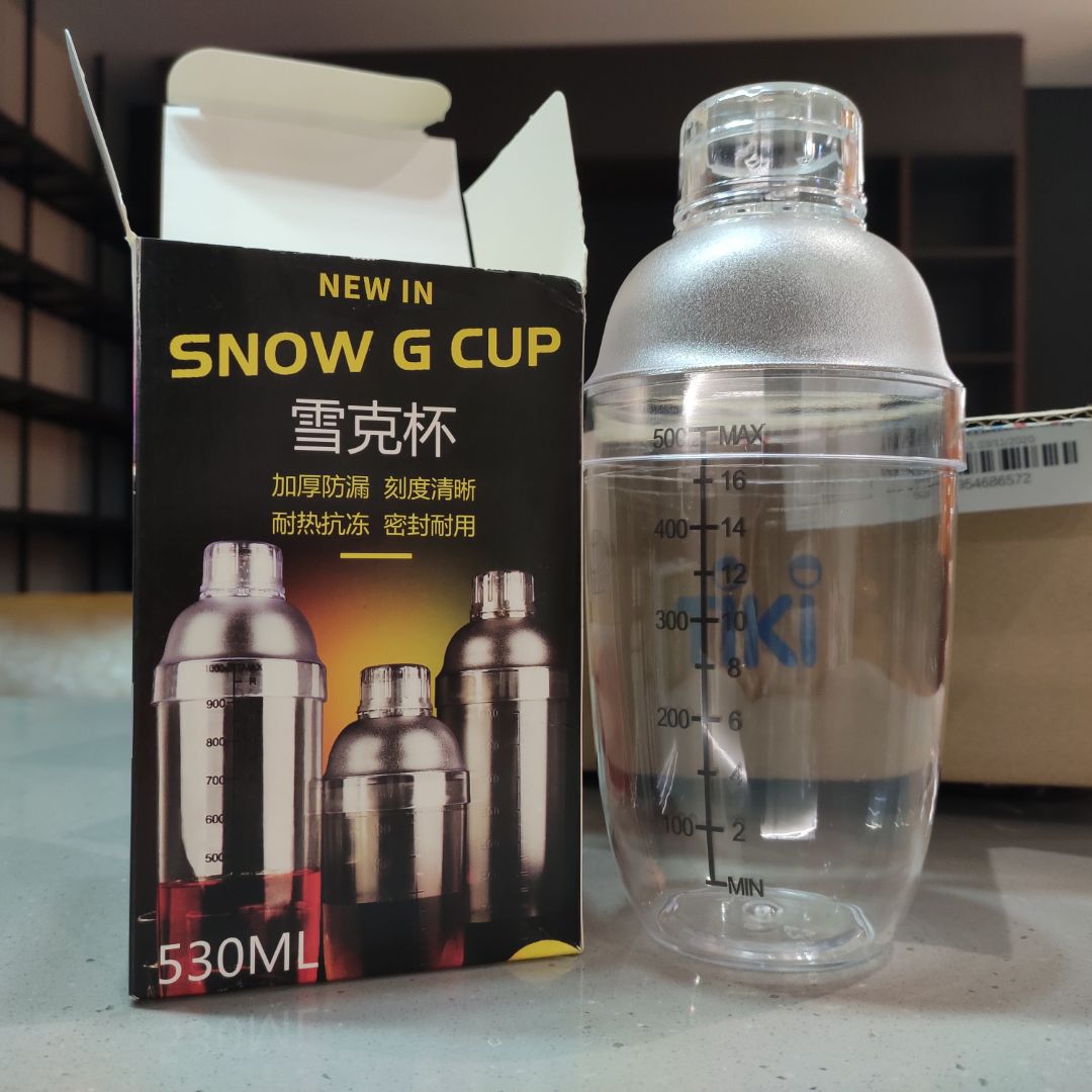 Bình chắc tay. Nhựa trong, cứng cáp, độ hoàn thiện tương đối. Chưa dùng lâu dài nên chưa rõ có bền không.