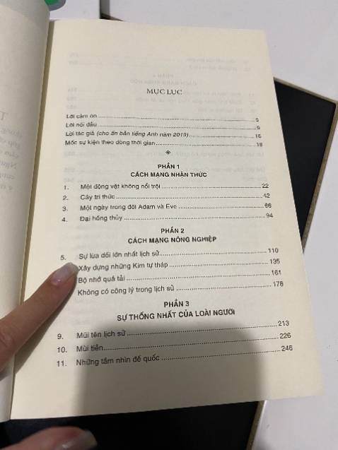 Đánh giá là 10/10 bởi vì dịch vụ ship tốt dịch vụ chất lượng sản phẩm tốt bao bì đóng gói đẹp đẽ gọn gàng. Nội dung là gu của mình và được đánh giá rất cao nên mọi người nên mua nhé